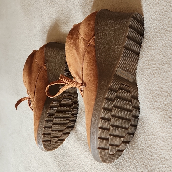 Ladies Suede Ankle Boots, Le Miu Brand, Size 8 - Picture 3 of 5